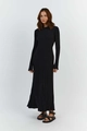 Detail van zwarte gebreide maxi-jurk met lange mouwen, fijne ribtextuur en elegante val - S / Zwart