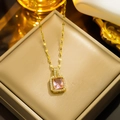 Collier élégant plaqué or 18 carats avec pendentif rectangulaire en zircon rose et son écrin - Or Zircone Rose (580)