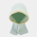 Detalle de pasamontañas de punto verde menta con borde amarillo y pequeño botón - Protector de cuello con capucha integrado / Azul claro con ribete amarillo pálido