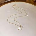 Collier plaqué or avec perle blanche et pendentif papillon en nacre sur chaîne fine - 4# Collier - Or - Perle Coquillage (Placage à l'Or Véritable)