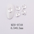 Vue macro de charms à ongles cœur argenté 6,5x8,5 mm avec serrure pour nail art - Style Serrure de Cœur Évidé Argent (MZH-9748)