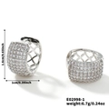 Detalle de pendientes de aro plateados con circonitas y medidas de 1,6 cm por 1 cm - E02998-1 (Al 1,6 cm An 1,0 cm)