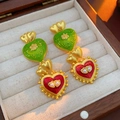 Vintage-Ohrringe aus Gold mit Herz-Emaille in einer beigen Schmuckschatulle aus Samt - Silber-Ohrstecker - Gold - Bunt