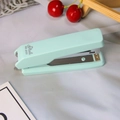 Agrafeuse de bureau vert menthe modèle 0151 par Dali avec coque compacte en plastique - Vert