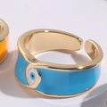 Detail des 14K vergoldeten Evil-Eye-Rings mit blauer Emaille und verstellbarem Design - Einstellbar Offen / Blau (JZ0102)