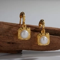 Detail of vintage gold earrings with textured hammered finish and freshwater pearl setting - Natural Pearl Silver Earrings (Gold)