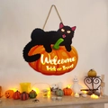 Dettaglio insegna in legno Halloween con zucca luminosa e gatto nero con corda - Stile Luminoso a LED