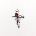 Gothic Nagelkreuz-Anhänger mit roter Rose und Rankendesign in Silberoptik - Nur Anhänger (Keine Kette)