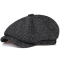 Detail der grauen Schiebermütze mit Fischgrätmuster, Achteck-Nähten und Wollstruktur - Tweed / Schwarz Fischgrät