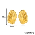 Goldene gewellte Herzohrringe im minimalistischen Skulptur-Design 3,0 cm Höhe - Goldene Wellen-Ohrstecker