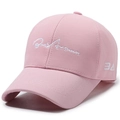 Rosa Baseballkappe mit weißem Stickereischriftzug und einer sechsteiligen Baumwollstruktur - Verstellbar / Rosa