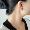 Eleganti orecchini in zircone verde smeraldo con pendente di perla bianca e argento - Colore Acciaio Verde Smeraldo