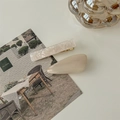 Detail of marble-patterned and cream-colored hair clips with gold metal base - Beige