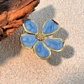 Himmelblauer Emaille-Blumenring mit Goldrand und Edelstahlbasis für Damen - Himmelblau