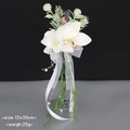 Decorazione floreale orchidea bianca per calici con foglie verdi e perle - Bianco