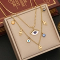 Collana dorata a due strati con mano di Fatima e occhio del male su portagioie beige - Mano di Fatima Occhio del Diavolo Stile (5#)