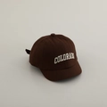 Detail der Colorado-3D-Stickerei auf brauner Baumwoll-Baby-Baseballmütze mit kurzem Schirm - COLORADO-Kaffee