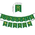 Dunkelgrünes Congrats Grad Banner mit goldenem Glitzer und Doktorhut-Symbolen - Grün