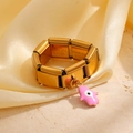 Poliertes modulares Edelstahlarmband in Gold mit einem rosa emaillierten Hand der Fatima - Ring / 18K Gold Rosa Hamsa Hand Stil (A-667)