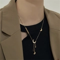 Gouden ketting met ster- en maanhangers, witte parelmoer inleg en kleine kwastjes - Gouden Ster Maan Ketting