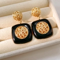 Orecchini pendenti quadrati vintage in smalto nero con dettagli in filigrana oro - Orecchini / Oro-Nero