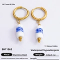 Pendientes de aro en acero dorado 18k con colgante cilíndrico de porcelana azul - Pendientes con Colgante Cilíndrico de Porcelana EH11562