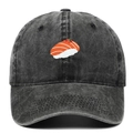 Dunkelgraue gewaschene Baseballkappe mit kreativer Lachs-Sushi-Stickerei auf der Front - Gewaschenes Schwarz