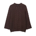 Pull en maille torsadée marron foncé avec col rond classique présenté à plat - S / café