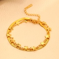 Bracelet double couche en chaîne serpent dorée avec breloques étoiles sur cuir beige - Bracelet à Lame Double Couche Étoile Dorée (T111)