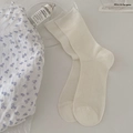 Minimalist creamy white ribbed crew socks in vertical knit cotton blend style - One Size / Cream