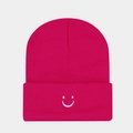 Dettaglio della maglia e ricamo a faccina bianca su berretto con risvolto rosa - Rosso rosa
