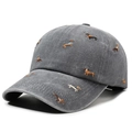 Vintage-Baseballkappe in Rauchgrau mit niedlicher Dackel-Stickerei im Retro-Look - Grau