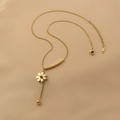Collana minimalista a margherita in oro con ciondolo a barra curva per eleganza femminile - Nappina a Margherita / Oro