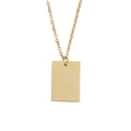 Makroaufnahme des polierten Gold-Rechteck-Anhängers an einer Gliederkette - Gold (1.5mm 45+5cm Langer Anhänger)