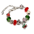 Bracciale con ciondoli natalizi con Babbo Natale, campanelli rossi e perline di vetro - Bracciale con Perline Finito Fai-da-te a Tema Natalizio