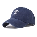 Ricamo dettagliato di rosa bianca e scritta Forever su cappellino in cotone blu lavato - Regolabile / Blu Notte con Ricamo a Rosa