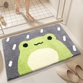 Saugfähige graue Badematte mit grünem Frosch-Cartoon vor dem Duscheingang platziert - 45*65cm / Regenfrosch