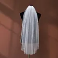 Voile de mariée blanc avec franges perlées à la main et peigne sur un mannequin noir - Avec Peigne Longueur 90CM / Blanc Cassé