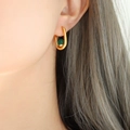 Orecchini a forma di U in acciaio al titanio dorato con perla di agata verde lucida - Oro Verde Agata
