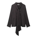 Elegante blusa de satén gris oscuro de manga larga con cuello de lazo en fondo blanco - XS / gris oscuro