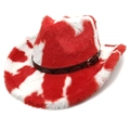 Dettaglio cappello cowboy con stampa mucca rossa e bianca e cinturino con testa di toro - Parte Superiore a Cuore Rosso