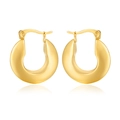 Polierte goldene Chunky Hoop Ohrringe in C-Form mit eleganter Spiegelung auf weißem Grund - Minimalistischer Polierter C-Form Stil (C092) / Gold