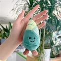 Détail d'un porte-clés en peluche pousse de bambou avec visage souriant et tissu vert - Pousse de bambou / Chaîne Simple