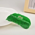 Close-up of a creative green cucumber pickle hair claw clip with realistic skin texture - Simulation Pickle / Approx. 10cm / Green