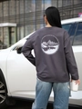 Σκούρο γκρι βαμβακερό μακρυμάνικο T-shirt με τύπωμα βουνού στην πλάτη και χαλαρή γραμμή - S / σκούρο γκρι