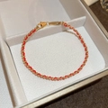 Dettaglio bracciale intrecciato rosso con perline dorate e chiusura in scatola - Stile Perline Placcate in Oro Vero Intrecciate in Corda Rossa (10#)