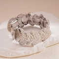 Bracelet vintage en argent aux formes géométriques irrégulières sur socle en pierre blanche - Argenté