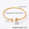 Dettaglio del bracciale a stella marina in acciaio dorato con zirconi brillanti - Bracciale a Gonna Dorata con Zircone 5A (Z440)