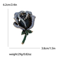 Elegante spilla a rosa con cristalli blu e verdi su base in lega, altezza di 6,2 cm - Blu
