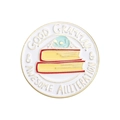 Pin de esmalte Good Grammar Awesome Alliteration con calavera y libros amarillos - Estilo de Calavera en Libro Circular (QHXZ028)